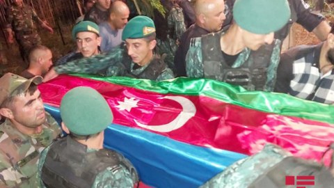 Şəhidimiz son mənzilə yola salındı - VİDEO