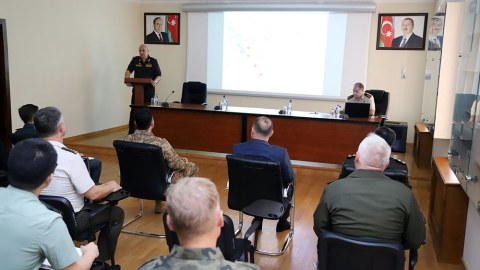 Hərbi attaşelər üçün brifinq keçirildi 