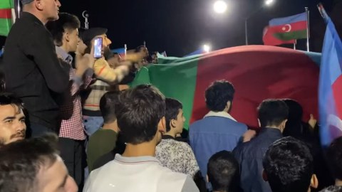 Şəhidlərin dəfnində dini şüar səsləndirənlər İranın agentləridir?