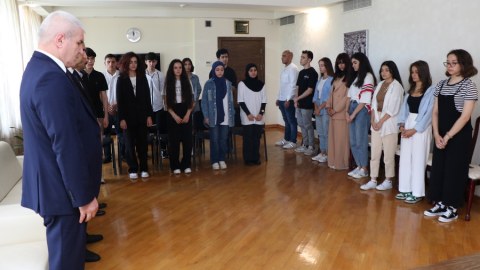 Rektor yüksək bal toplayan tələbələrlə görüşdü - FOTO