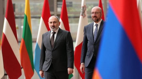 Paşinyan Şarl Mişelə sərhəddəki vəziyyətdən danışdı