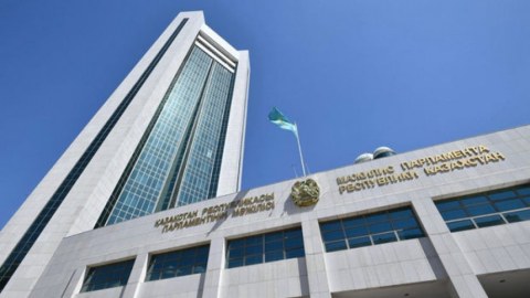 Qazaxıstanda prezidentlik müddəti 7 il oldu