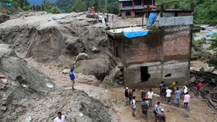 Nepalda təbii fəlakət - Ölənlər var 