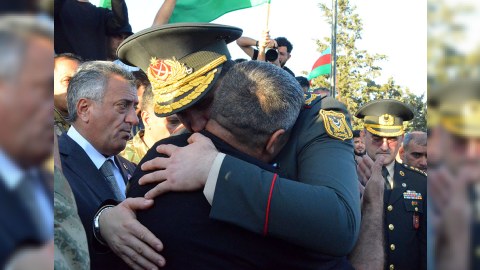 Müdafiə Nazirliyinin rəhbər heyəti şəhidlərin yasında - FOTOLAR