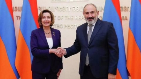 Pelosi Paşinyanla görüşdü 