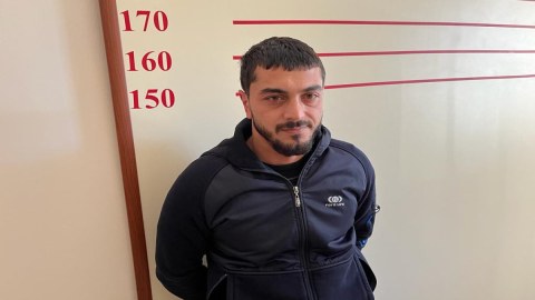 Narkotik çəkib maşın sürdü, polis saxladı