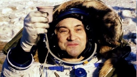 Dünya rekordu vuran sovet kosmonavtı ÖLDÜ