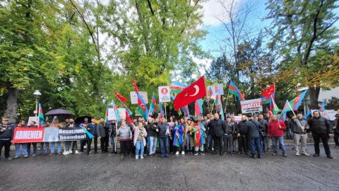 Berlində Ermənistan səfirliyi önündə piket keçirildi - FOTO