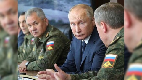 Putin səfərbər edəcəyi hərbçilərə yüksək maaş verəcək