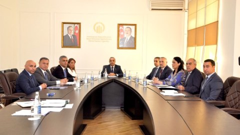 Azay Quliyev QHT Agentliyinin iclasını keçirdi