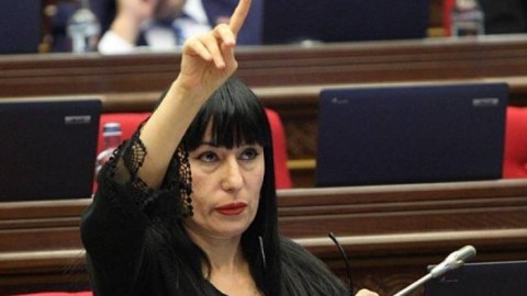 Eks-deputat son döyüşdə ölən hərbçilərin valideynlərinə biganəlikdan YAZDI