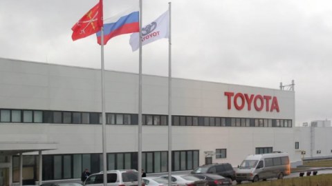 Toyota Rusiyadakı zavodunu bağlayır