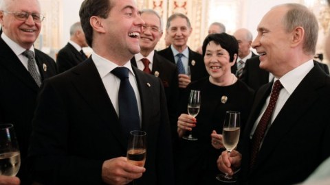 Putinin yaxın ətrafı oğlanlarını səfərbərlikdən yayındırır - Kimlər oğul, kimlər qız atasıdır...