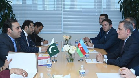 Ceyhun Bayramov Pakistanın XİN rəhbəri ilə görüşüb