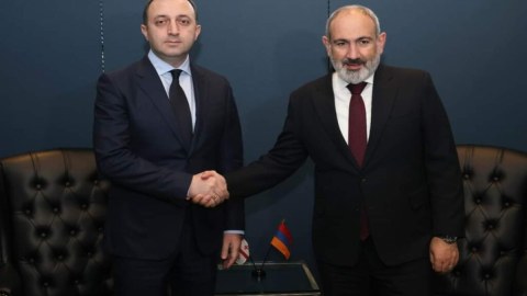 Gürcüstanın Baş naziri Paşinyanla görüşüb