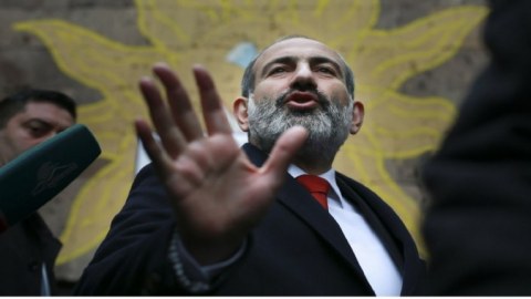 Ermənistan sülhlə ölüm ARASINDA