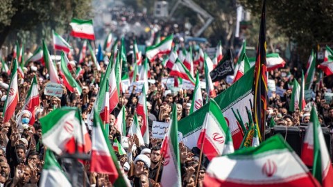 İranda iqtidar tərəfdarları da aksiya keçirdi