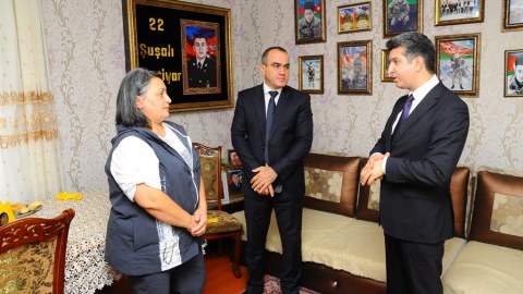 Şəhid ailəsi ziyarət edilib - FOTO