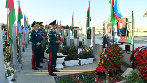Elçin Quliyev Şəhidlər xiyabanını ziyarət edib - FOTOLAR