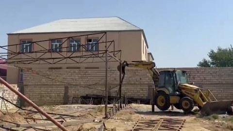 Nazirlik vətəndaşa məxsus obyekti sökdü - VİDEO