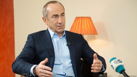 Köçəryan Paşinyanı suçladı: “Heç kim dilənçilik edən ölkəyə hörmət etməz”