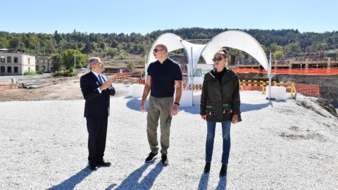 Prezident Şuşada yeni yaşayış kompleksinin tikintisi ilə tanış oldu