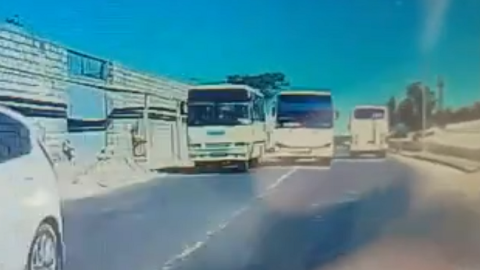 Avtobusu təhlükəli idarə edən sürücü işdən çıxarıldı - VİDEO