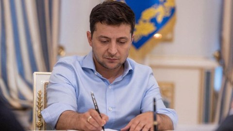 Zelenski iki azərbaycanlını təltif etdi - ADLAR