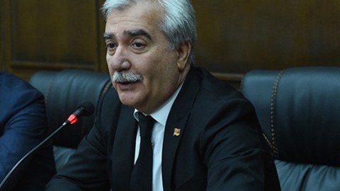 Ermənistan bütün mümkün ölkələrdən silah almağa çalışır - Deputat