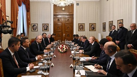 Prezidentlərin geniş tərkibdə görüşü - FOTO