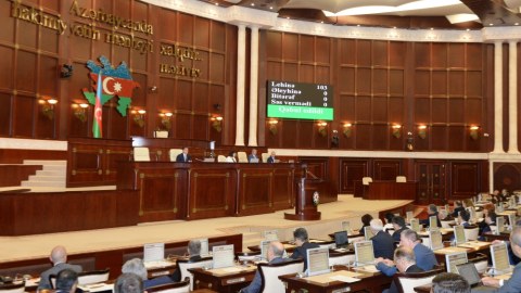 Qadınlarla bağlı dəyişiklik də I oxunuşdan keçdi