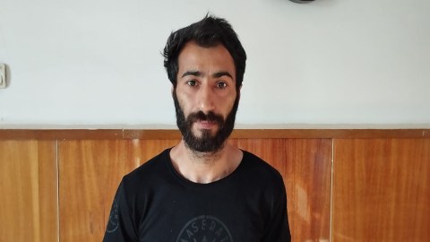 Əmisinin evindən oğurluq etdi
