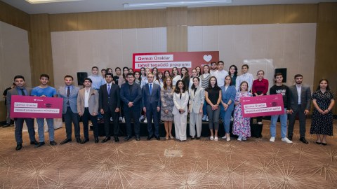 “Qırmızı Ürəklər Təhsil Təqaüd Proqramı”nın qalibləri mükafatlandırıldı