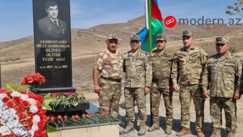General Bərxudarov Əliyar Əliyevin məzarı önündə - FOTOLAR