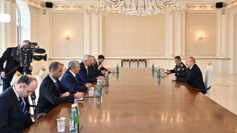 İlham Əliyev İsrailin müdafiə nazirini qəbul etdi 