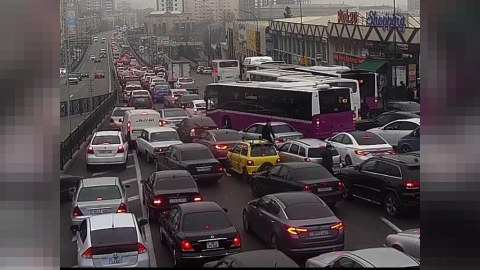 Bakıda böyük tıxac - Bu yollarda hərəkət iflic olub