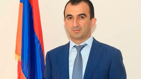 Ermənistanda deputat mandatından imtina etdi