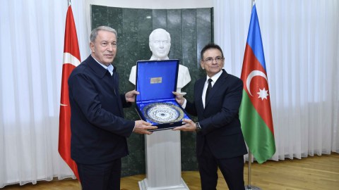 Hulusi Akar Azərbaycanda təltif olundu