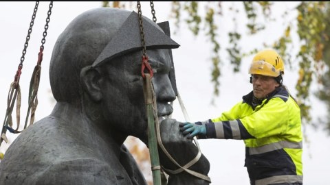 Finlandiyada Leninin sonuncu heykəli söküldü 