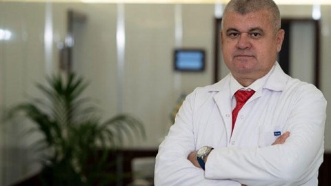 Bakıda sürücü tanınmış həkimi QARƏT EDİB