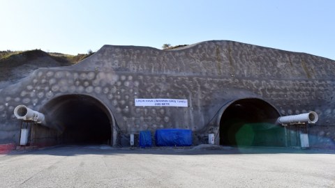 Qarabağ və Şərqi Zəngəzurda 33 tunel, 84 yeni körpü tikiləcək