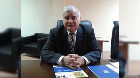 Axarını təmiz bulaqdan götürmüş büllur su niyə bulandı?