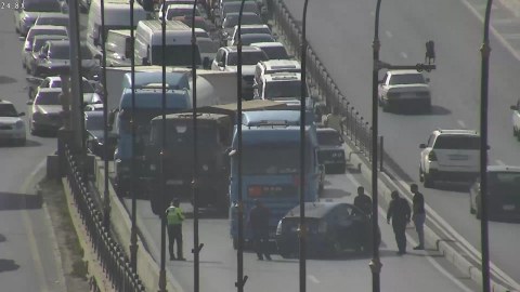 Bakıda qəza yolu bağladı - FOTO