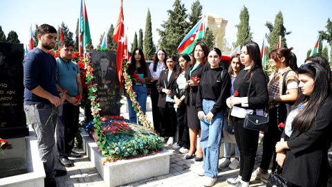 Şəhid müəllimlərin məzarı ziyarət edilib - FOTOLAR