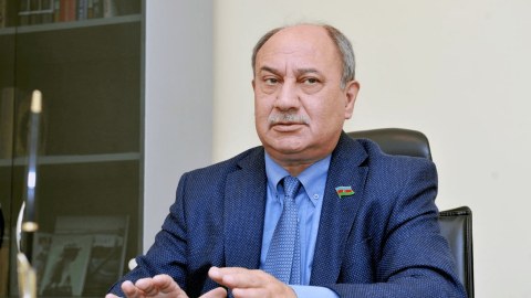 Jurnalist Araz Əlizadə ilə bağlı xatirələrini yazdı: sevdiyi qızı qaçırdı, sonra boşandılar