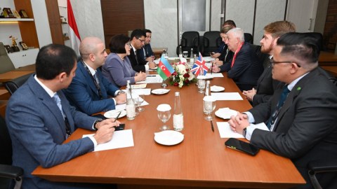 Spiker Britaniya İcmalar Palatasının sədri ilə görüşdü