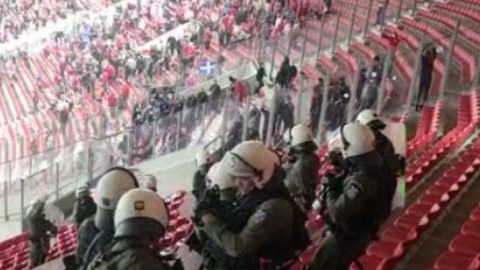 Yunanlar “Qarabağ”ın azarkeşlərinə hücum edib - VİDEO