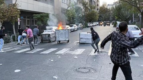 Tehranda yenidən etiraz aksiyaları BAŞLADI