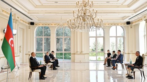 Prezident Azərbaycan dilini öyrənən səfirə təşəkkür etdi