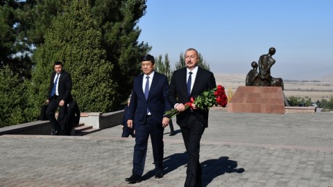 Prezident “Ata-Beyit” kompleksini ziyarət etdi - FOTOLAR